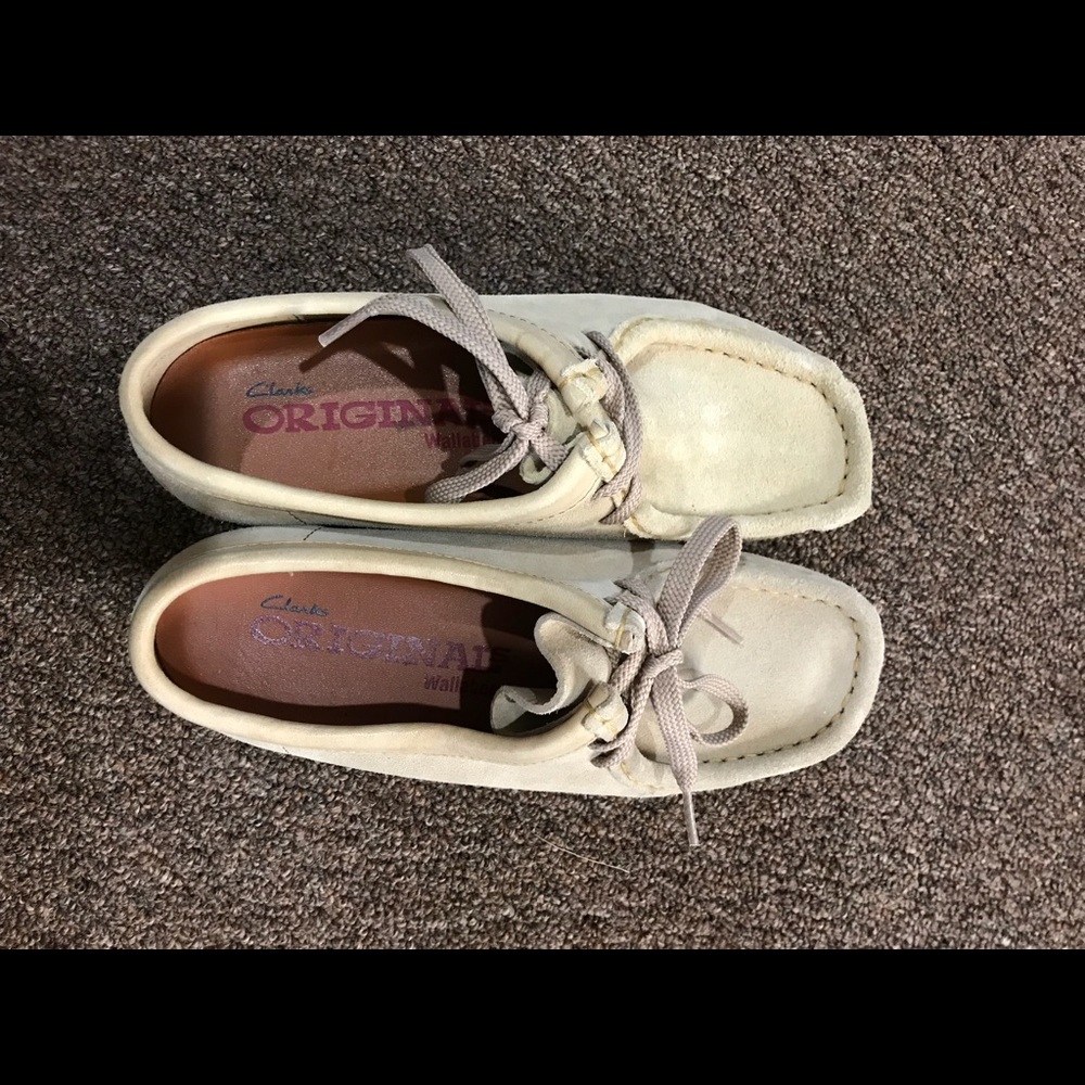 Clark’s Originals Wallabees women’s size 5.5 tan